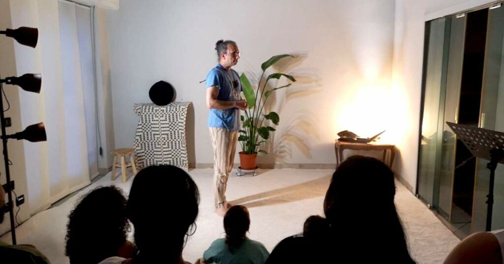 Immagine dell'articolo "Essere Guidati" - Performance vocale